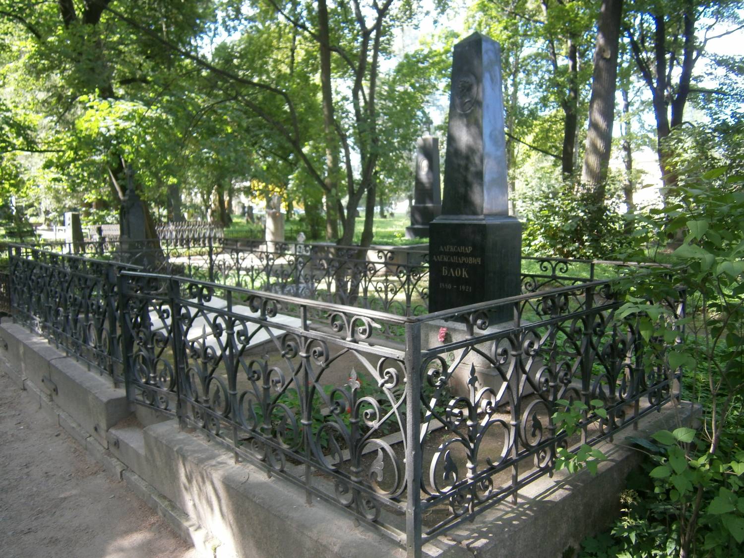 Блок похоронен. Смоленское кладбище блок могила. Литераторские мостки блок. Могила блока на Смоленском кладбище в Санкт-Петербурге.